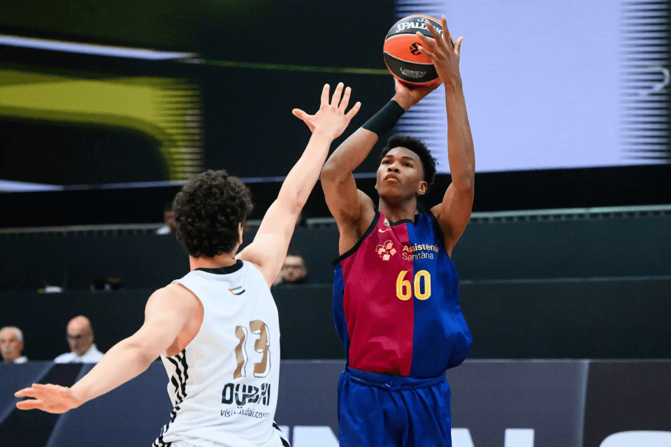 爱游戏官方网站 字母哥官方宣布爆冷新规，皇家马德里引发争议！赛场气氛高涨